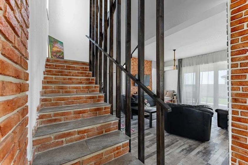 Casă cu 7 camere cu Teren 463 Mp în Dragomirești-Deal