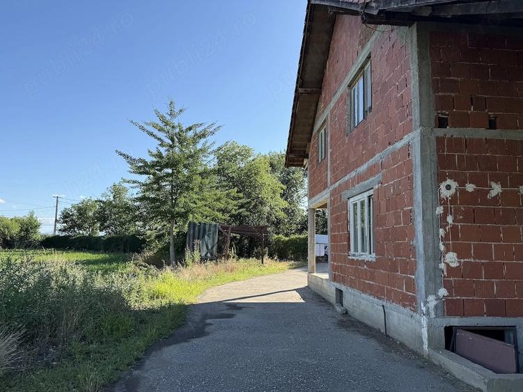Casă cu Teren 2500 Mp în Central