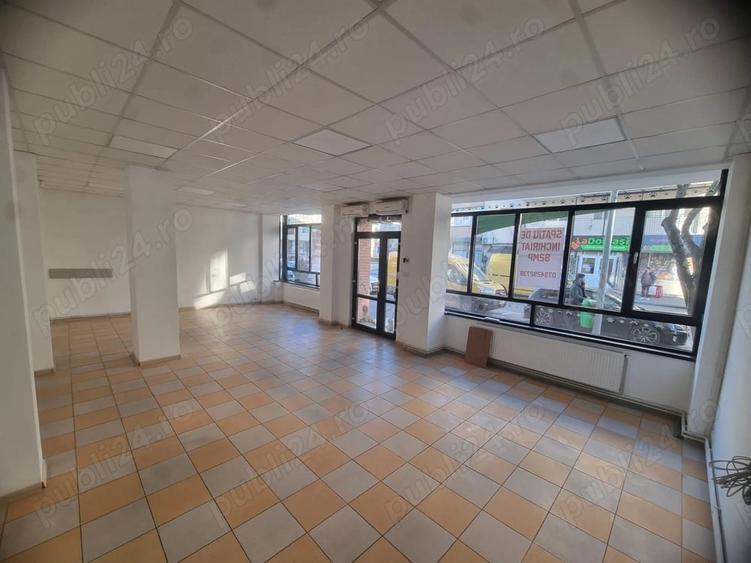 Spațiu comercial, de 82 mp, în Micro 12