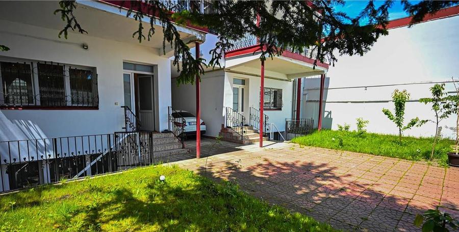 Duplex cu 13 camere cu Teren 324 Mp în Centrul Istoric