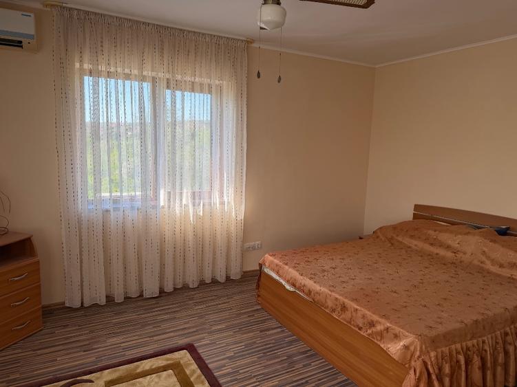 Casă individuală cu 7 camere cu Canalizare în Valea Adâncă