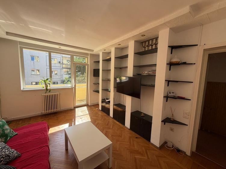 Apartament cu 3 camere decomandat, mobilat în Grigorescu