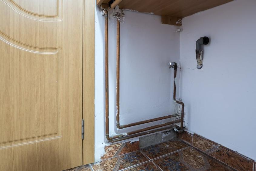 Apartament cu 3 camere decomandat, mobilat în Titan