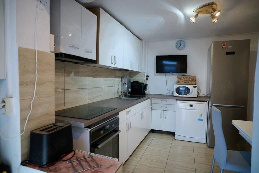 Apartament cu 3 camere decomandat în Micro 5