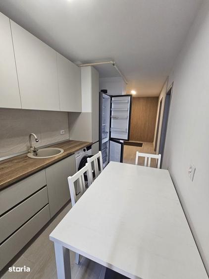 Apartament cu 3 camere decomandat în Astra