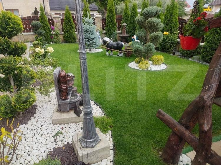 Casă individuală cu 8 camere cu Garaj în Marginea