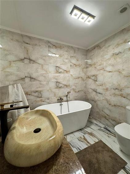 Apartament cu 2 camere semidecomandat în Pietroasa