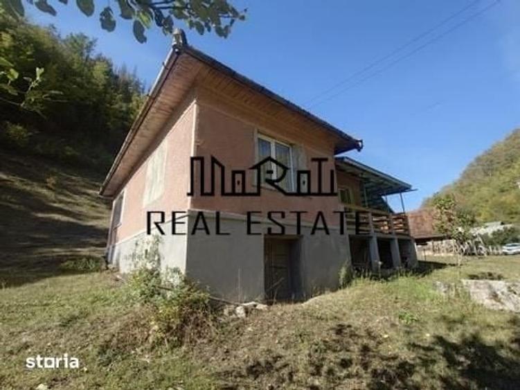 Casă cu 4 camere decomandat cu Teren 7650 Mp în Buceș