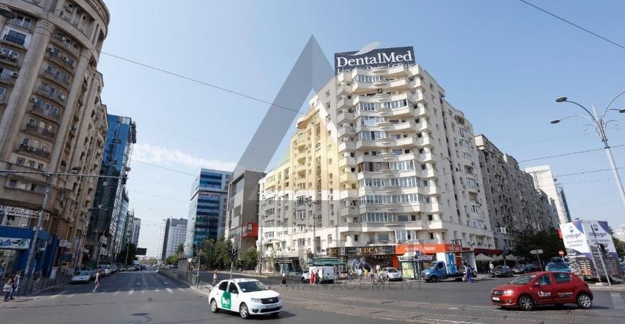 Apartament cu 3 camere decomandat, mobilat în P-ța Victoriei