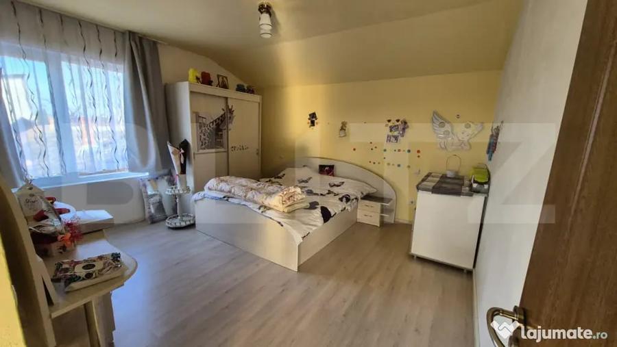 Casă cu 5 camere cu Teren 496 Mp în Cloșca