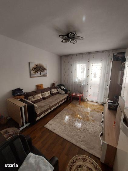 Apartament cu 3 camere decomandat în Canta