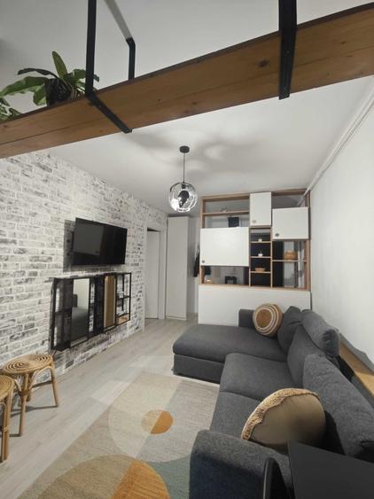 Apartament cu 3 camere semidecomandat în Cățelu
