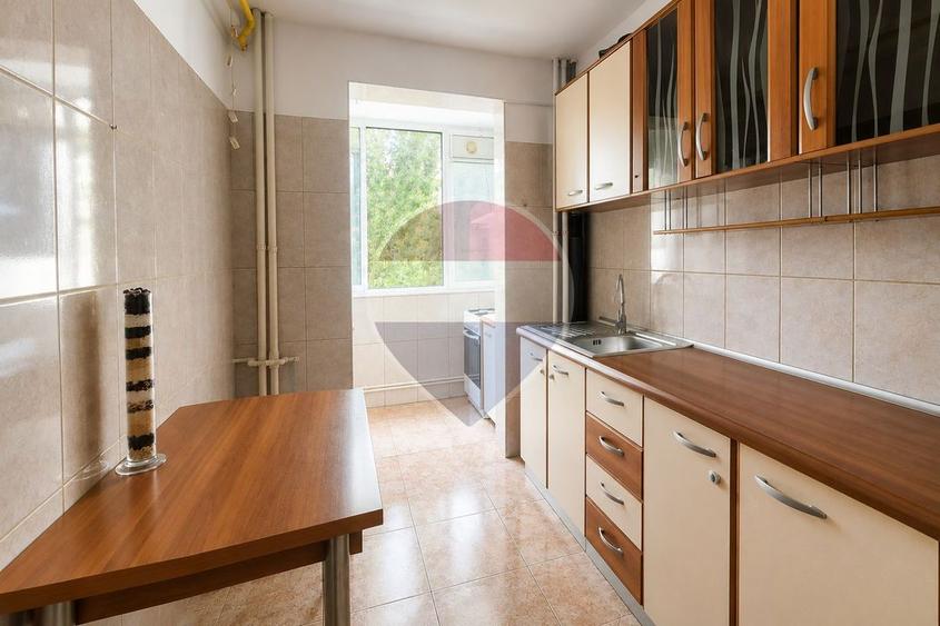Apartament cu 2 camere semidecomandat, mobilat în Ultracentral