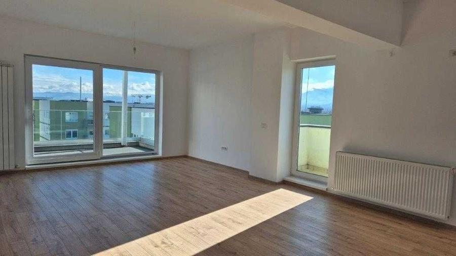 Apartament cu 3 camere decomandat în Tractorul