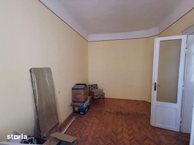 Apartament cu 3 camere semidecomandat în Central