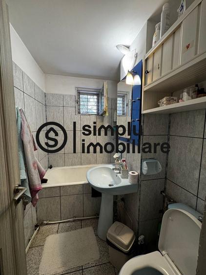 Apartament cu 3 camere semidecomandat în Gării