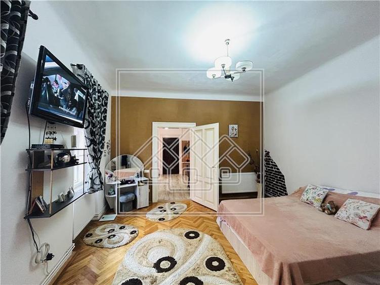 Casă individuală cu 4 camere cu Canalizare în Ultracentral