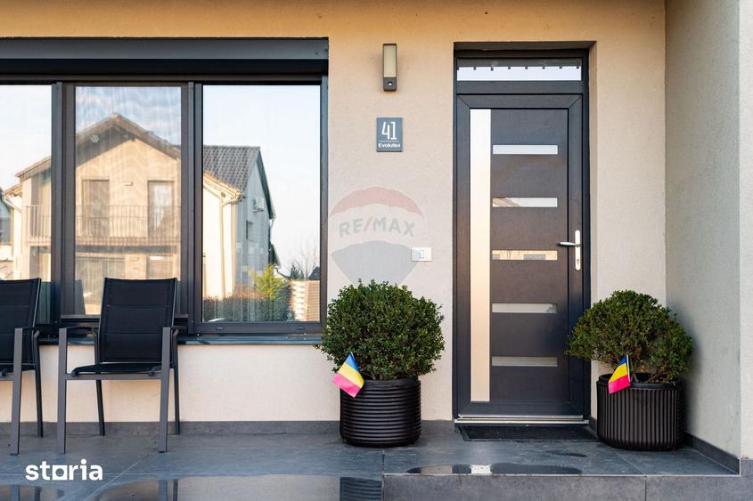 Casă cu 4 camere semidecomandat cu Teren 336 Mp în Central