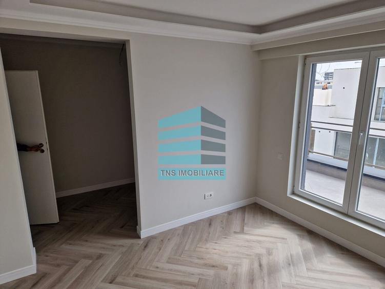 Penthouse cu 4 camere decomandat în Theodor Pallady