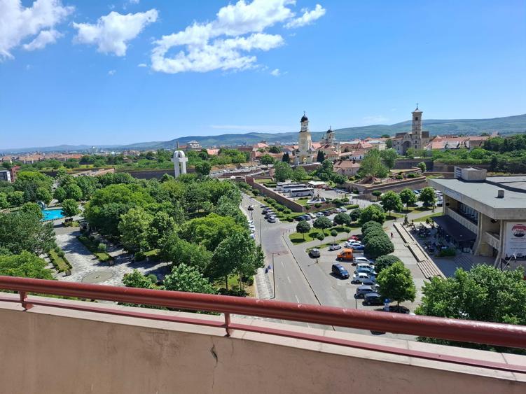 Apartament cu 2 camere decomandat în Exterior Vest