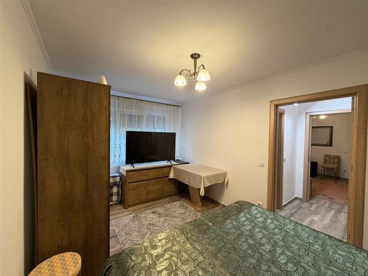 Apartament cu 2 camere semidecomandat în Podu Roș