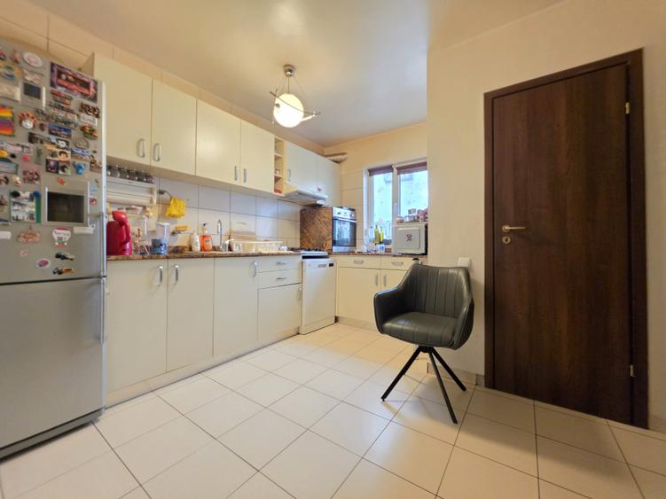 Apartament cu 3 camere decomandat în Drumul Taberei
