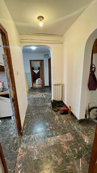 Apartament cu 3 camere decomandat în Spitalului