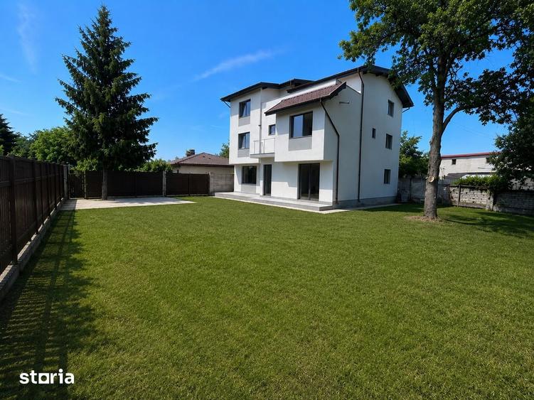 Casă cu 9 camere cu Teren 660 Mp în Domnești