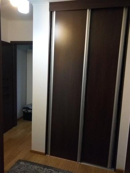 Apartament cu 3 camere semidecomandat în Teiul Doamnei