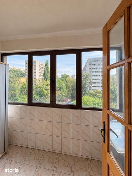 Apartament cu 3 camere semidecomandat în Dristor