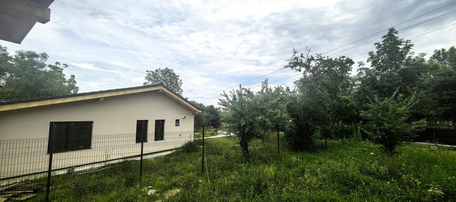 Casă individuală cu 4 camere cu Teren 1017 Mp în Central