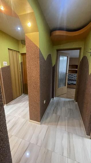 Apartament cu 3 camere decomandat în Exterior Vest
