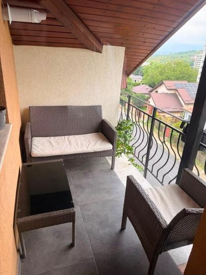 Apartament cu 4 camere semidecomandat, mobilat în Bucium