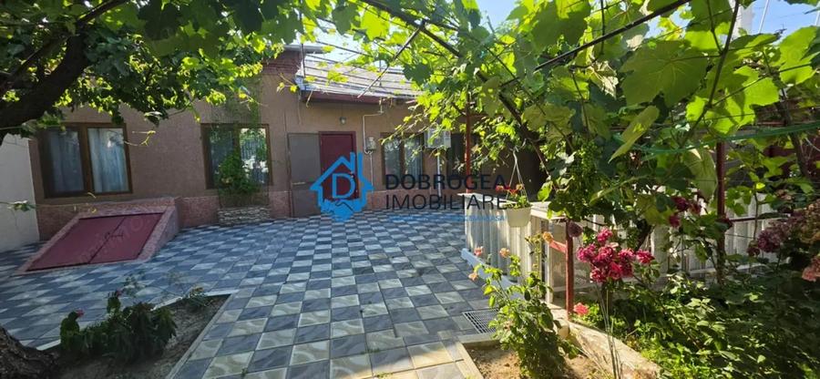 Casă cu 5 camere cu Teren 384 Mp în Păcii