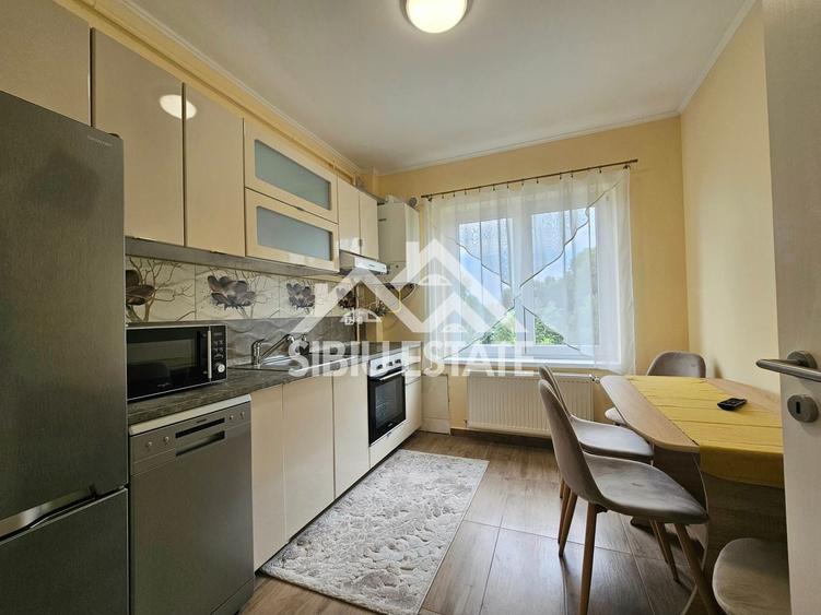 Apartament cu 3 camere decomandat, mobilat în Turnișor