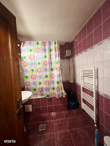 Casă cu 5 camere cu Teren 461 Mp în Central