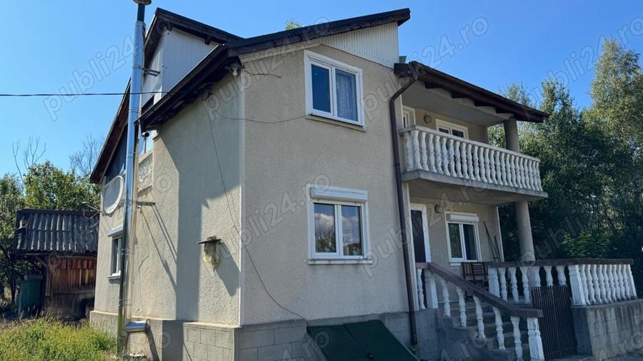 Casă cu 3 camere cu Teren 2037 Mp în Vulcan