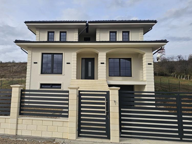 Casă cu 4 camere cu Teren 1000 Mp în Dealuri Oradea
