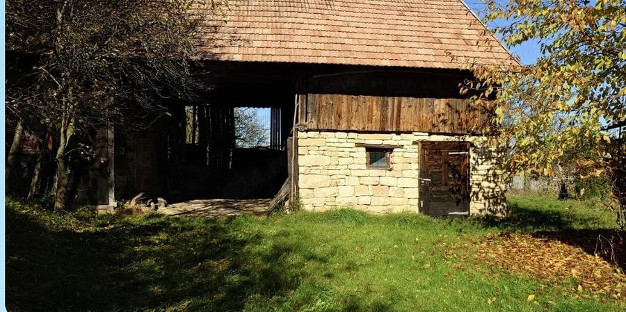 Casă cu 2 camere cu Teren 1500 Mp în Exterior Vest