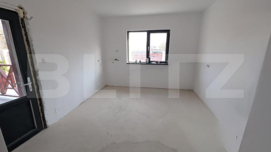 Duplex cu 4 camere cu Canalizare în Micești