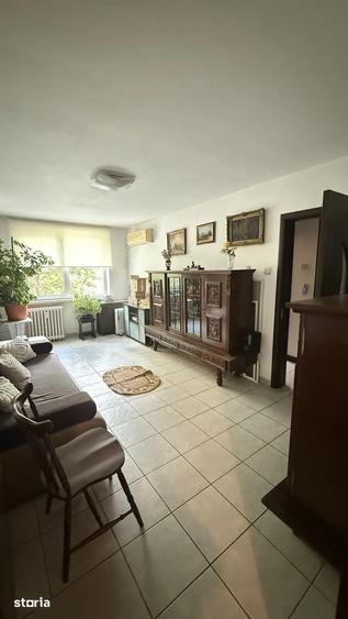 Apartament cu 4 camere în Drumul Taberei