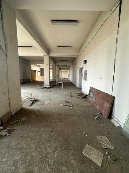 Spațiu comercial, de 1,000 mp, în Titan