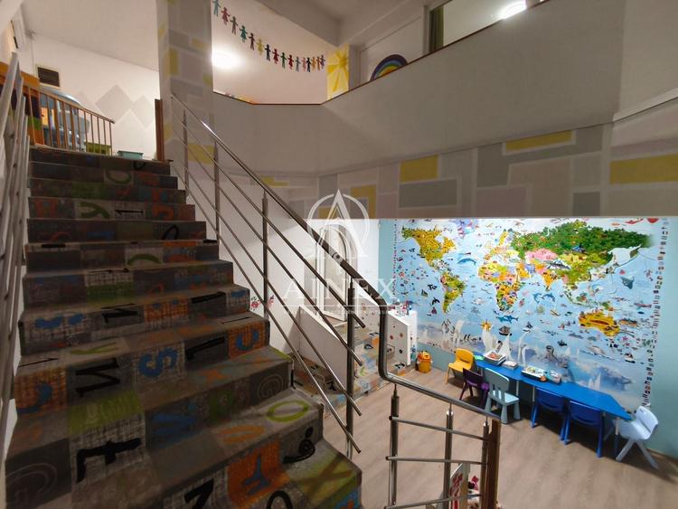 Casă individuală cu 8 camere cu Canalizare în Lipovei