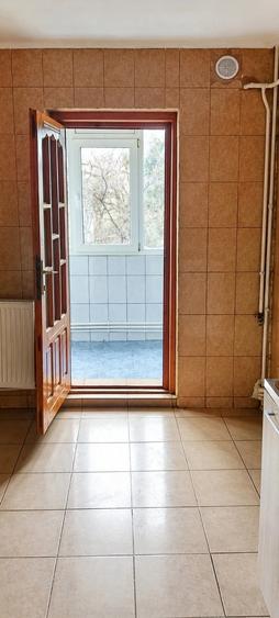 Apartament cu 3 camere decomandat în Micro 21