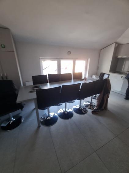 Casă individuală cu 15 camere cu Canalizare în Dâmbul Rotund