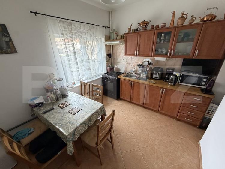 Casă individuală cu 5 camere cu Canalizare în Central