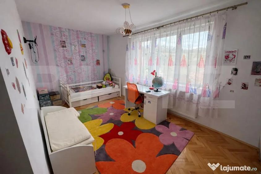 Casă cu 5 camere cu Teren 1000 Mp în Central