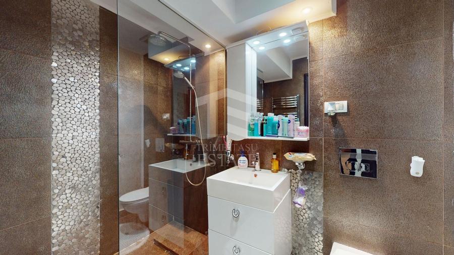 Apartament cu 3 camere semidecomandat, mobilat în Baba Novac