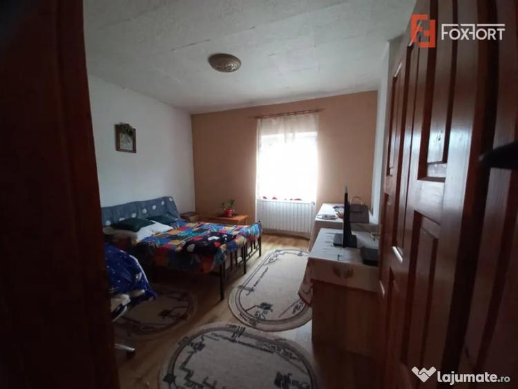Casă cu 5 camere cu Teren 641 Mp în Crișan