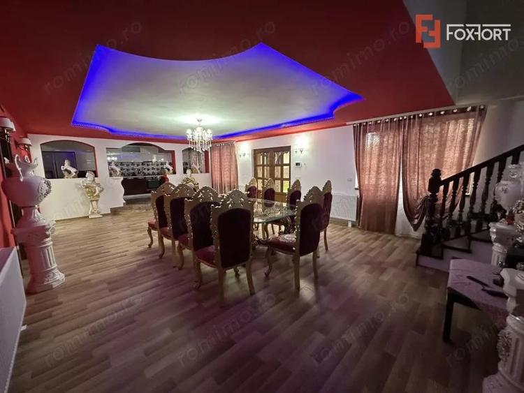 Casă cu 12 camere cu Teren 1560 Mp în Bucovăț (Remetea Mare)